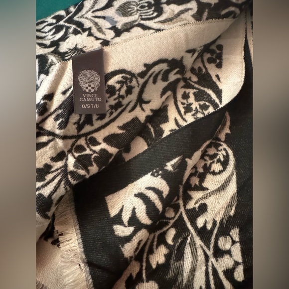 Vince Camuto Hat and Scarf Super Soft Gift Set! NWT - Picture 3 of 4